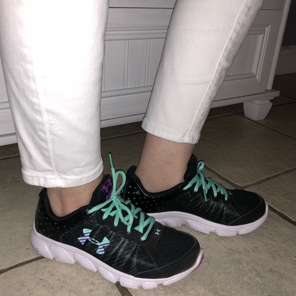 Under Armour Sneakers - Picture 7 of 7